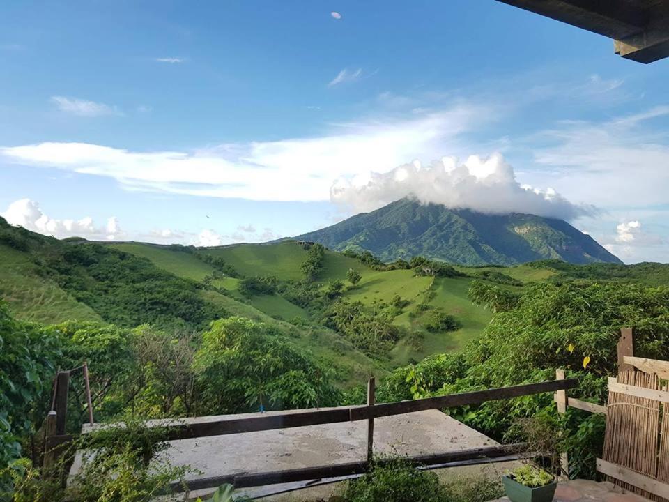 Florabells Iraya Guest House - Batanes Basco Buitenkant foto